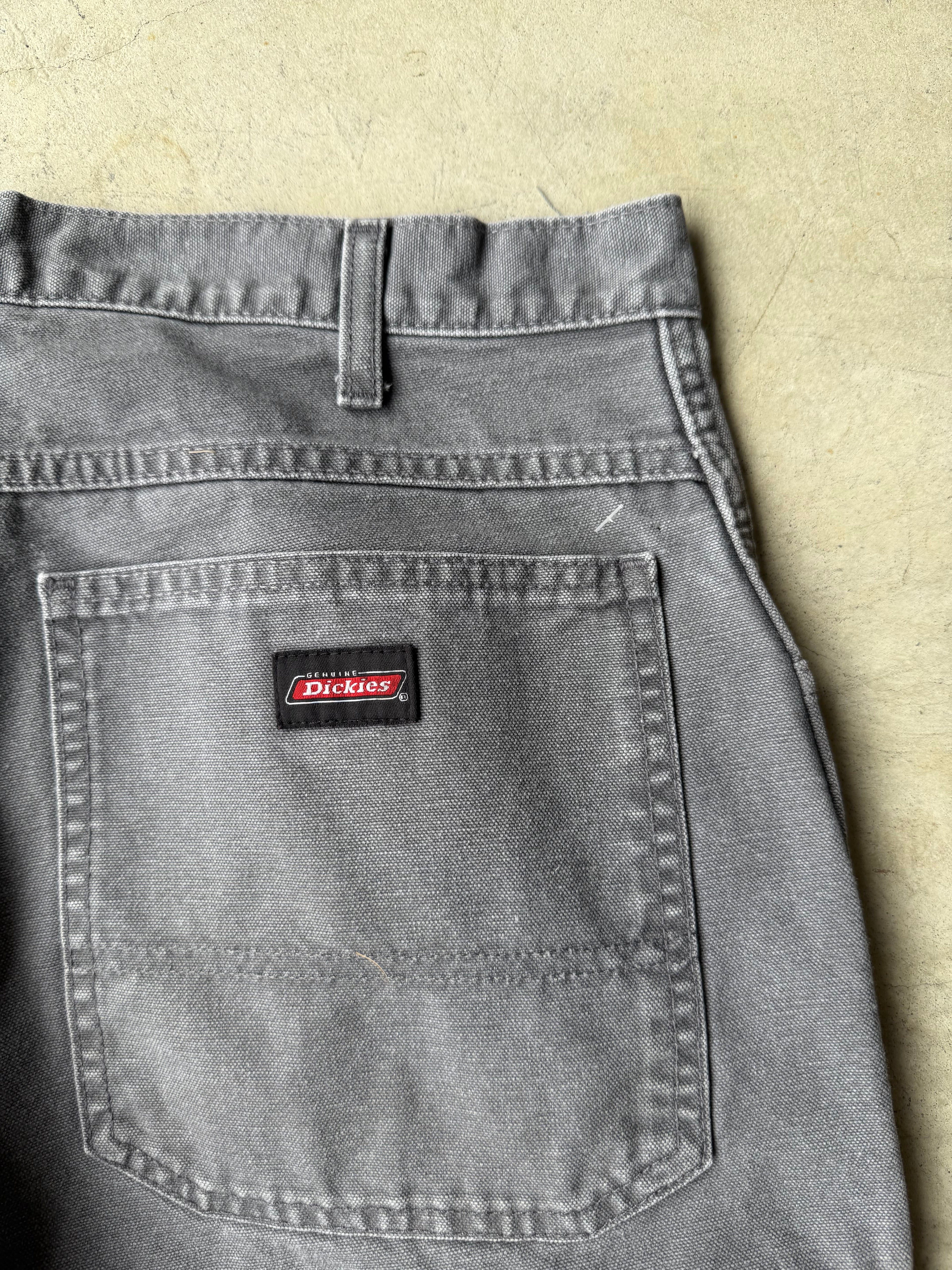 Vintage Dickies Gray Cargo Shorts - 32