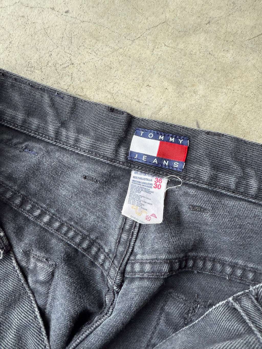 Vintage Black Tommy Hilfiger Jeans - 36